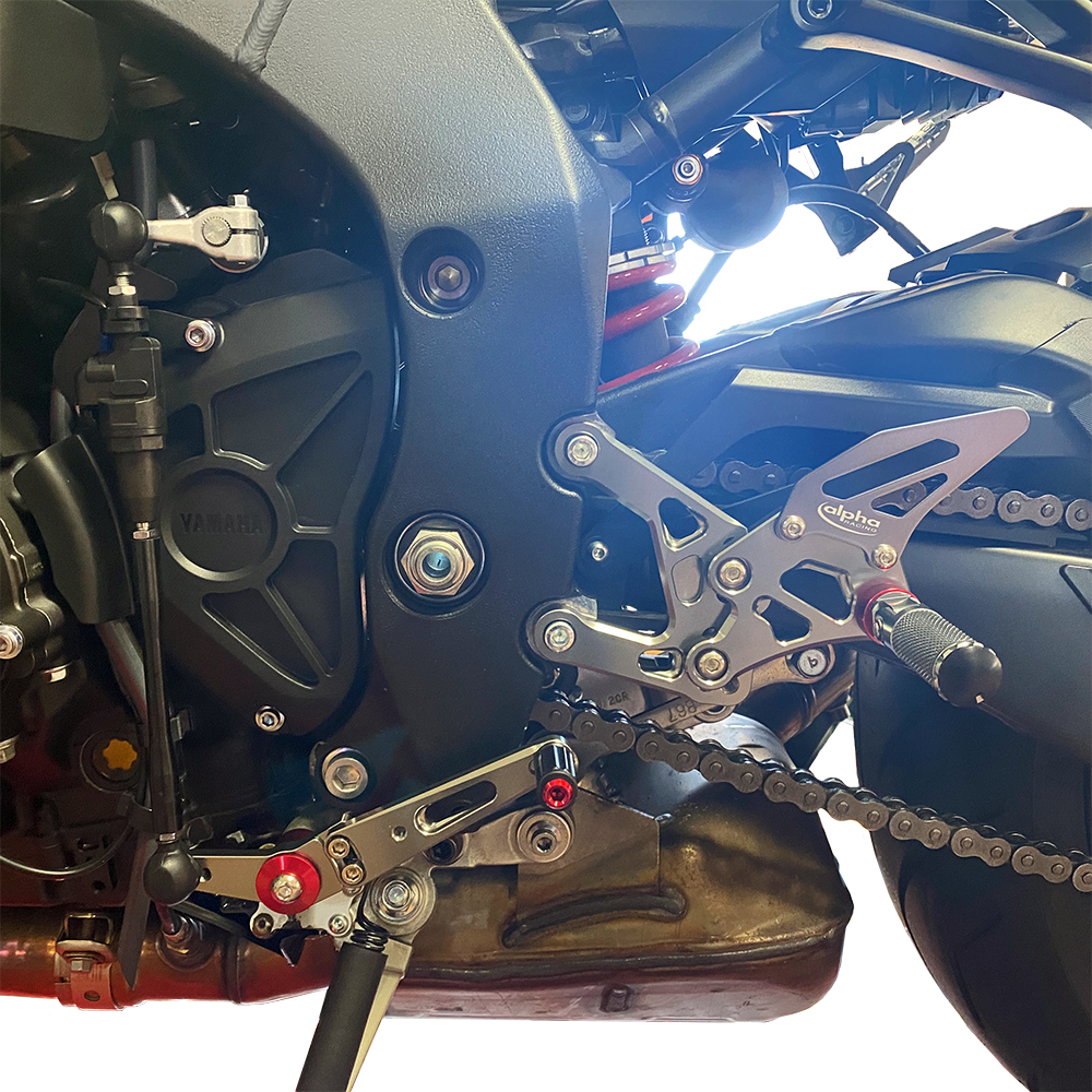 Estriberas >TRACK< reposapiés color titanio Yamaha MT10 2016- Homologación ABE