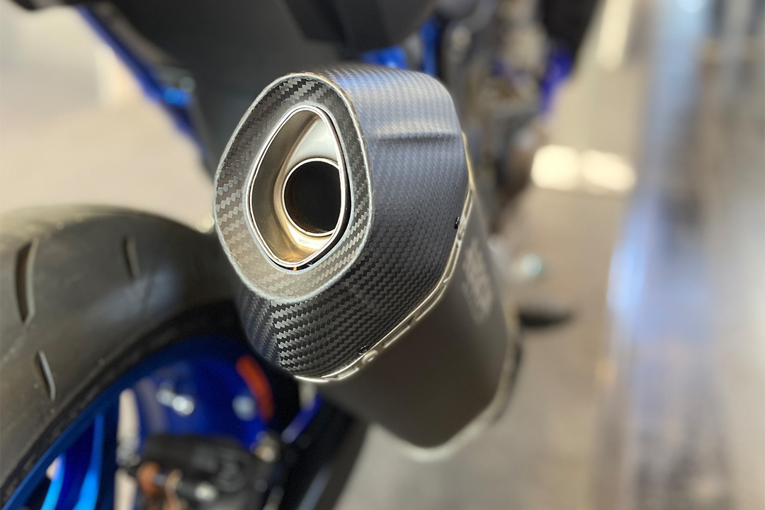 Escape ARROW DARK SONORA para Honda CRF1100L Africa Twin 2020-2022, titanio oscuro y tapa final de carbono