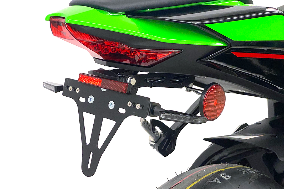 Soporte de matrícula alpha Technik para Kawasaki Ninja ZX-10R a partir del año de modelo 2022-