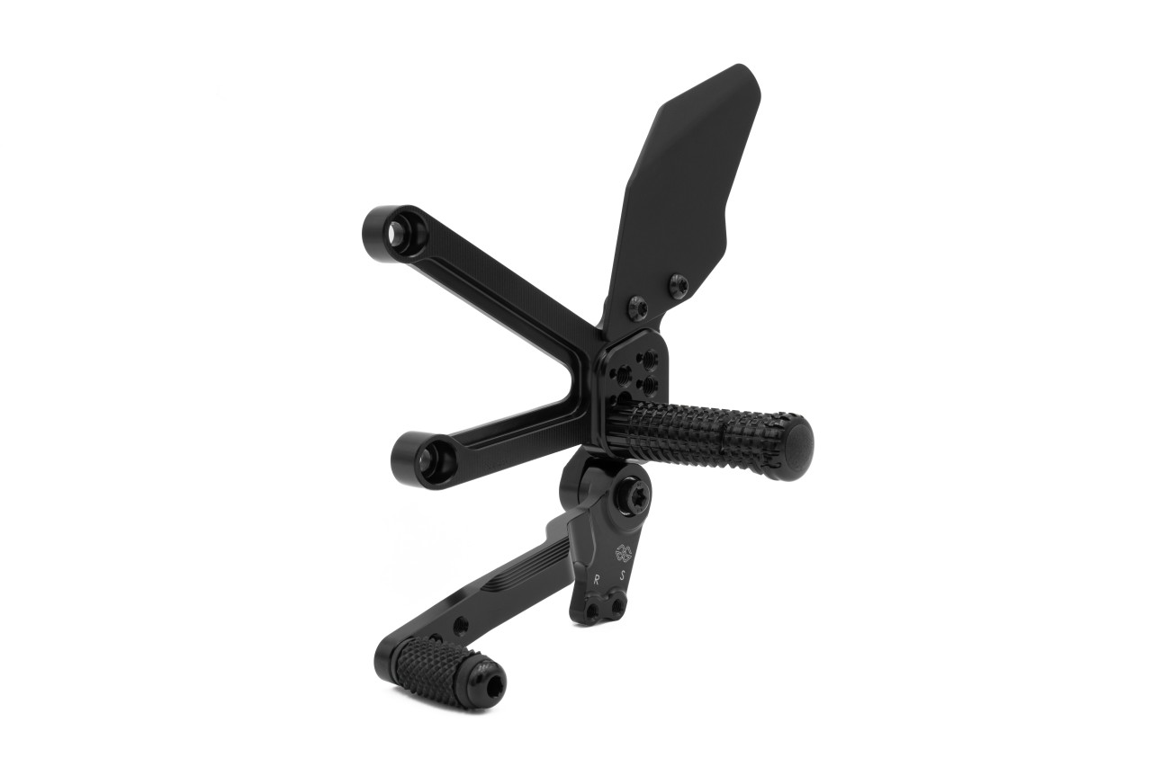 GILLES FXR2 Sistema de reposapiéses negro para Kawasaki ZX-4R 2023-