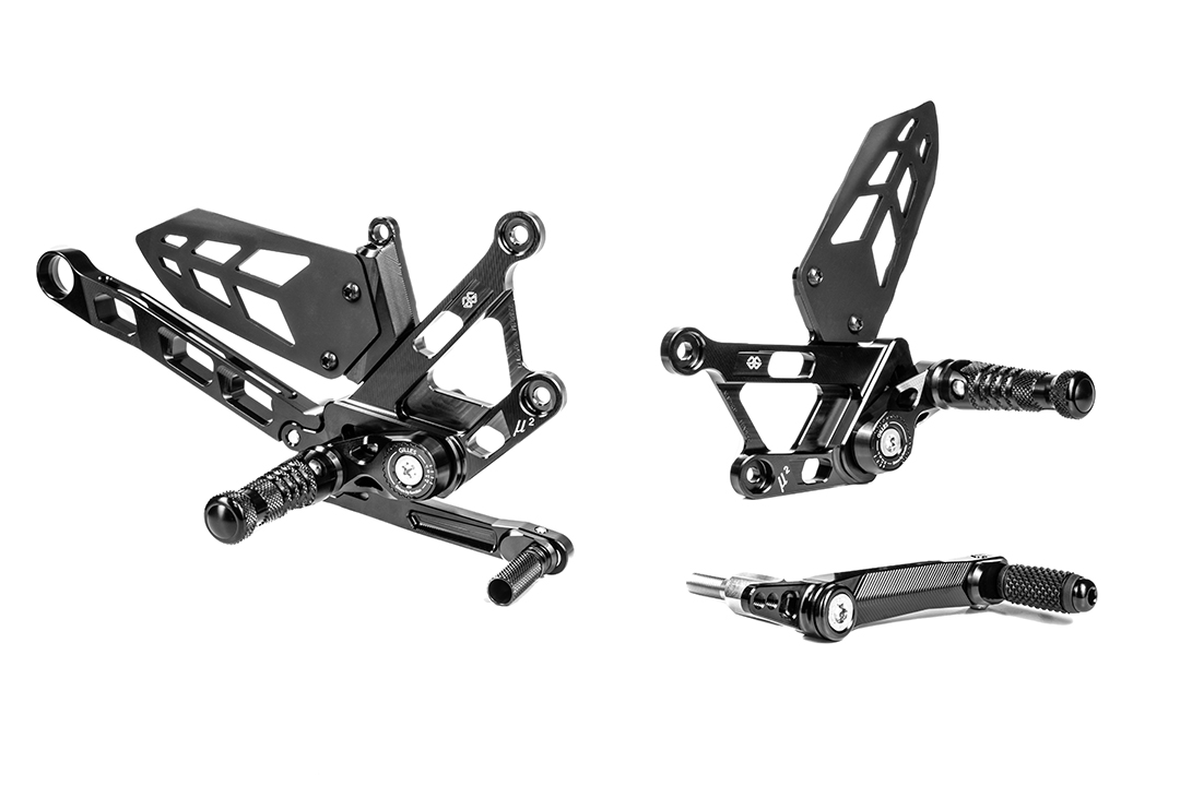 Sistema de estriberas GILLES MUE2 para Yamaha MT-10 año de modelo 2022-