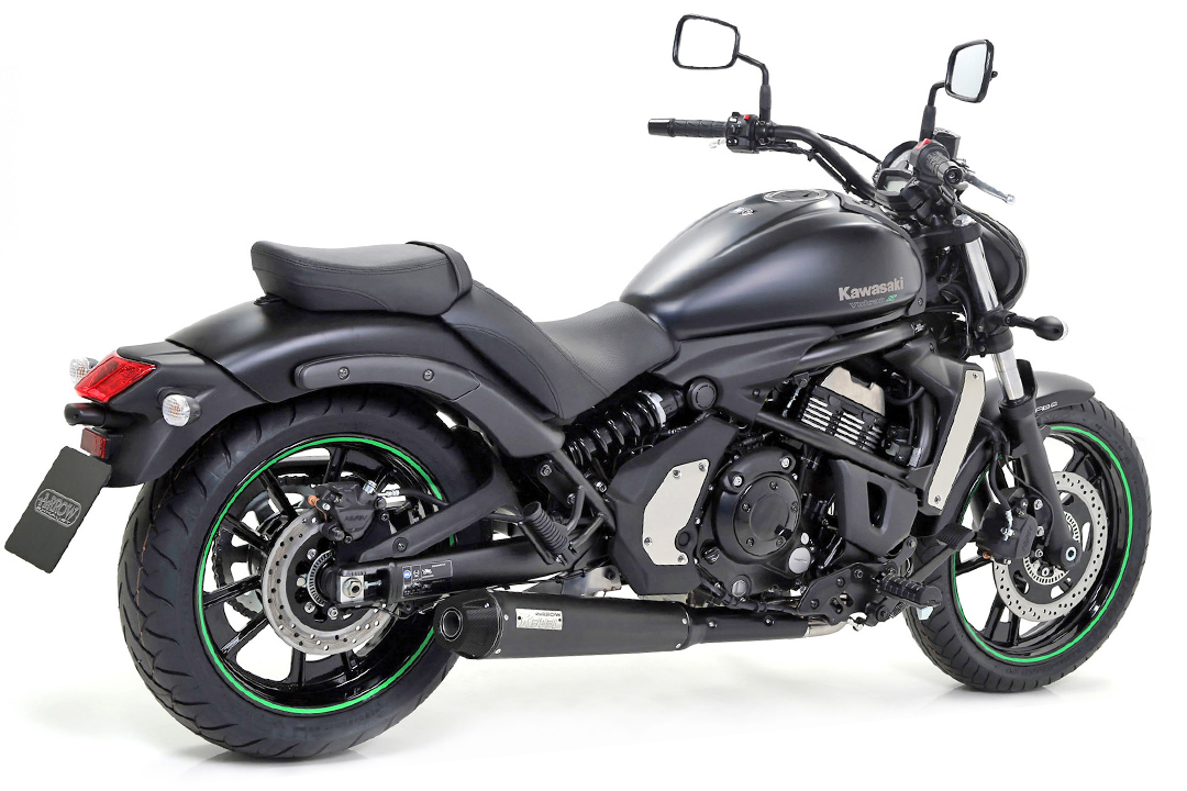 Silenciador trasero ARROW DARK REBEL de acero inoxidable negro con tapa final de carbono para Kawasaki Vulcan S 650/S 650 (Cafe) año de modelo 2017-2020
