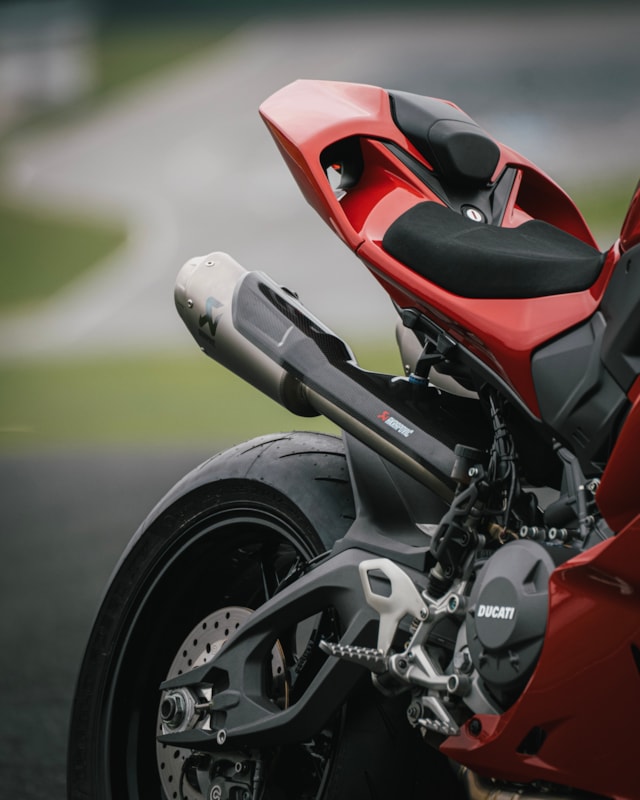Akrapovic Evolution Line (Titanium) sistema de escape para Ducati Panigale V2, Streetfighter V2, 2025-