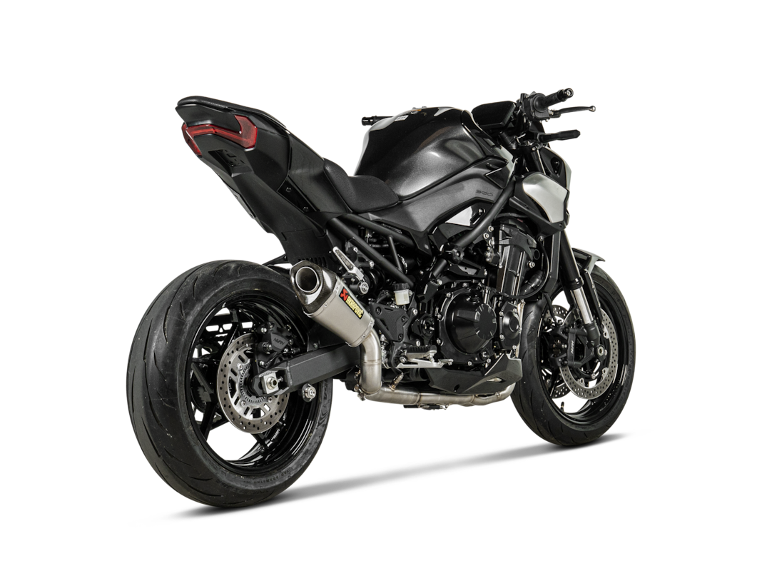 Silenciador Akrapovic Slip-On Line (Titanio) para Kawasaki Z900, 2025-