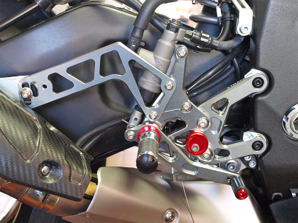 >TRACK< Sistema de estriberas color titanio Yamaha YZF-R1 RN32 2015-16 RN49 2017-19 RN65 2020- ABE