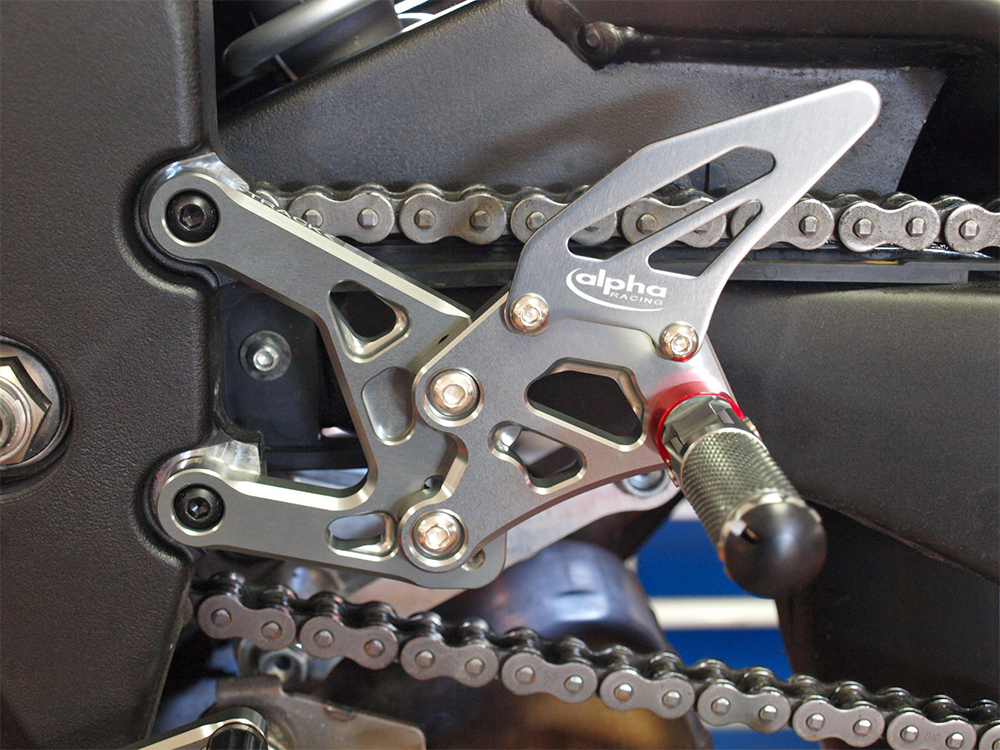 >TRACK< Sistema de estriberas color titanio Yamaha YZF-R1 RN32 2015-16 RN49 2017-19 RN65 2020- ABE