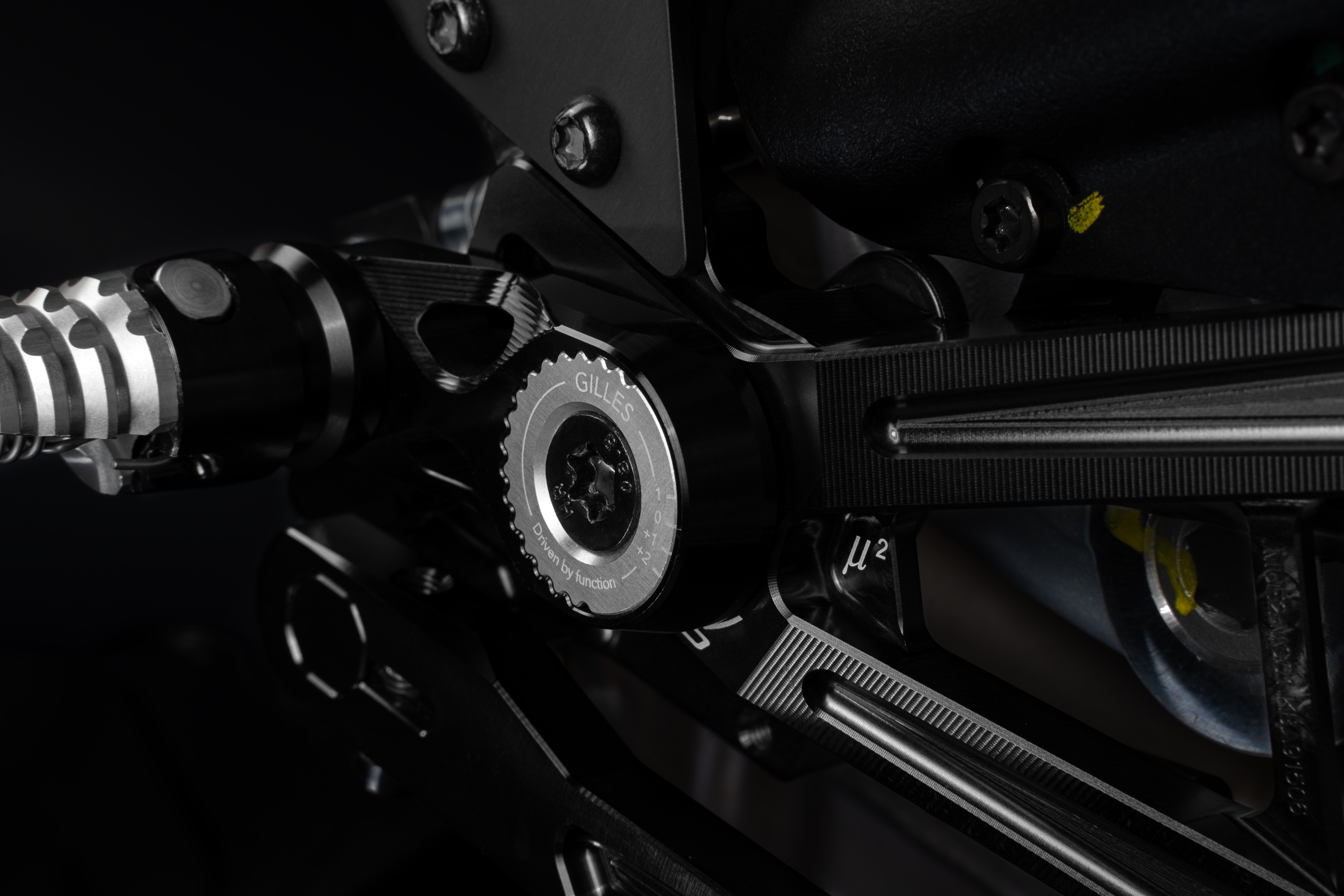 GILLES MUE2 Sistema de reposapiés para Moto Guzzi V100 Stelvio 2023-
