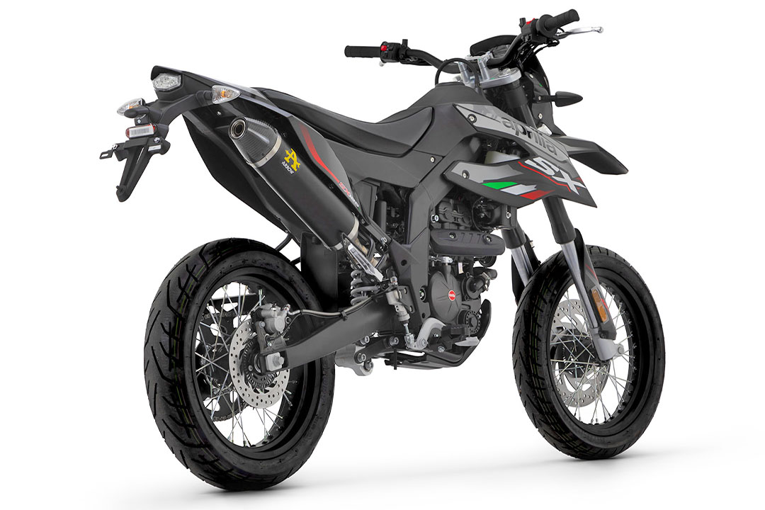 Escape ARROW DARK THUNDER con tapa de extremo de carbono para Aprilia RX125 / SX125 año del modelo 2021-2023