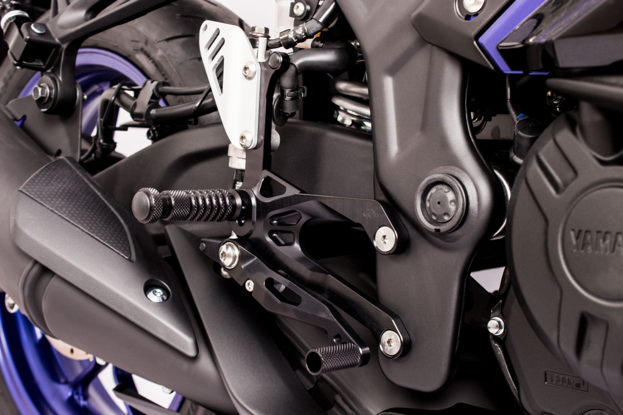 GILLES FXR Fußrastenanlage für Yamaha YZF-R3 Typ RH12, Modelljahr ab 2019- und YZF-R3 Typ RH07, Modelljahr ab 2015-2018