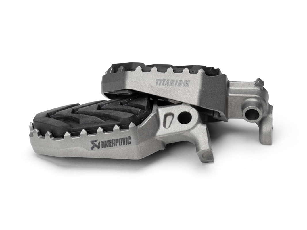 Estriberas Akrapovic Adventure de Titanio para Yamaha Ténéré 700, 2019-