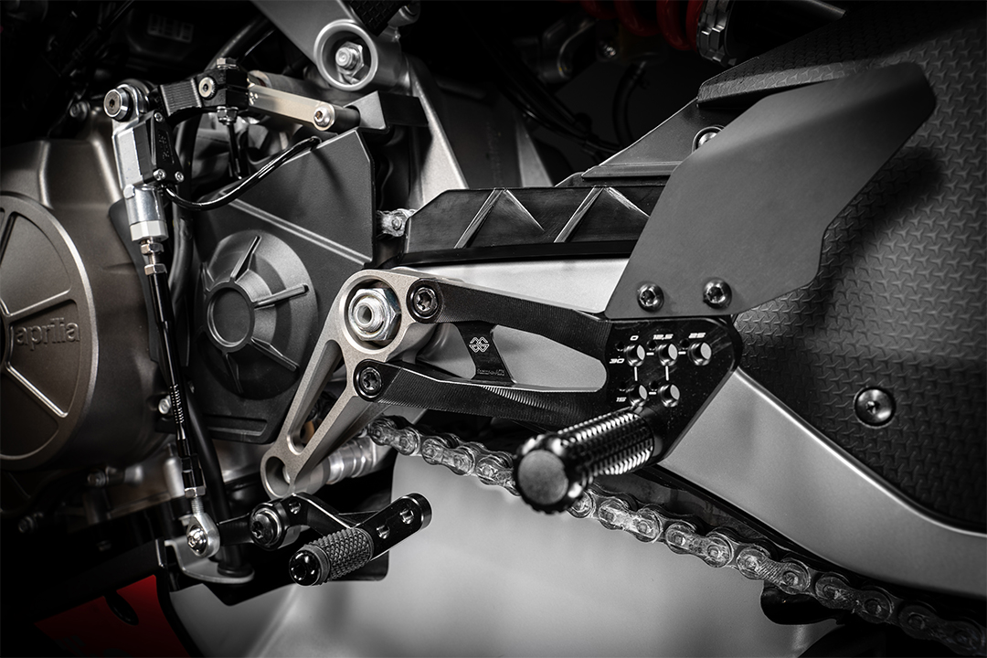 GILLES FXR Sistema de Estriberas para Aprilia RS660, KS, 2021, negro