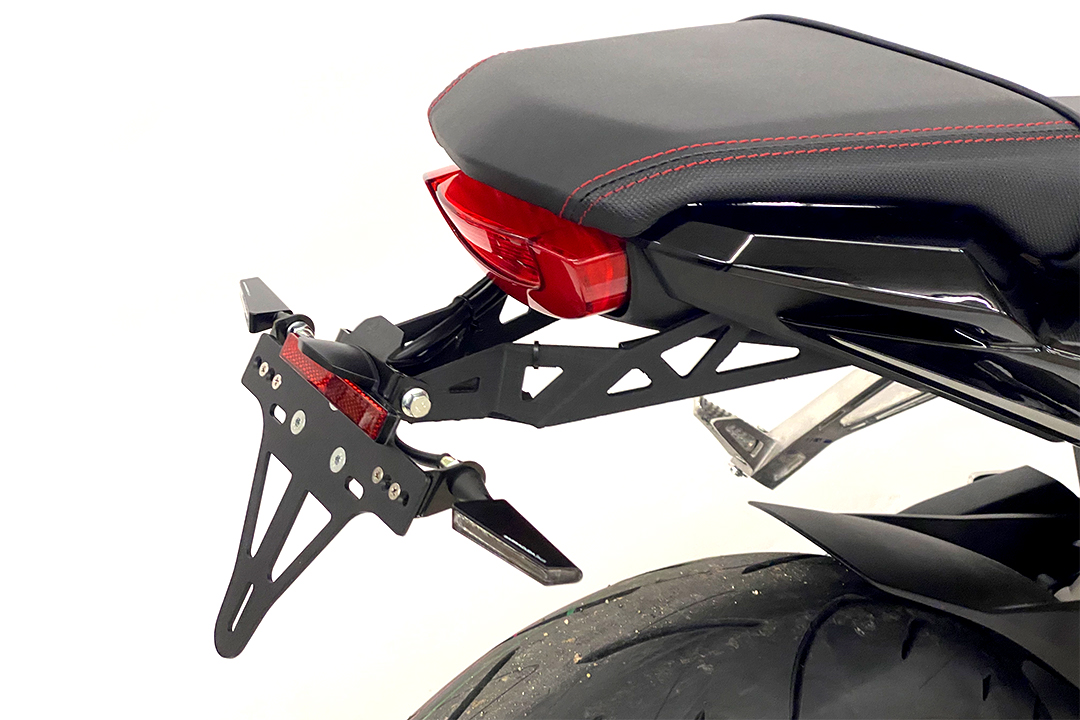Soporte de matrícula alpha Technik para Honda CB650R / CBR650R / CB 1000 Hornet, a partir del año de modelo 2021