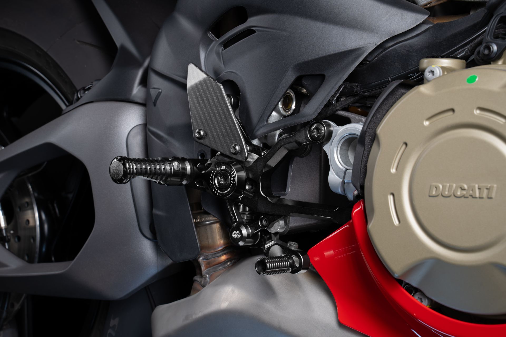 Sistema de reposapiés GILLES MUE2 reposapiés para Ducati Panigale V4 / S / SP2, 2024-