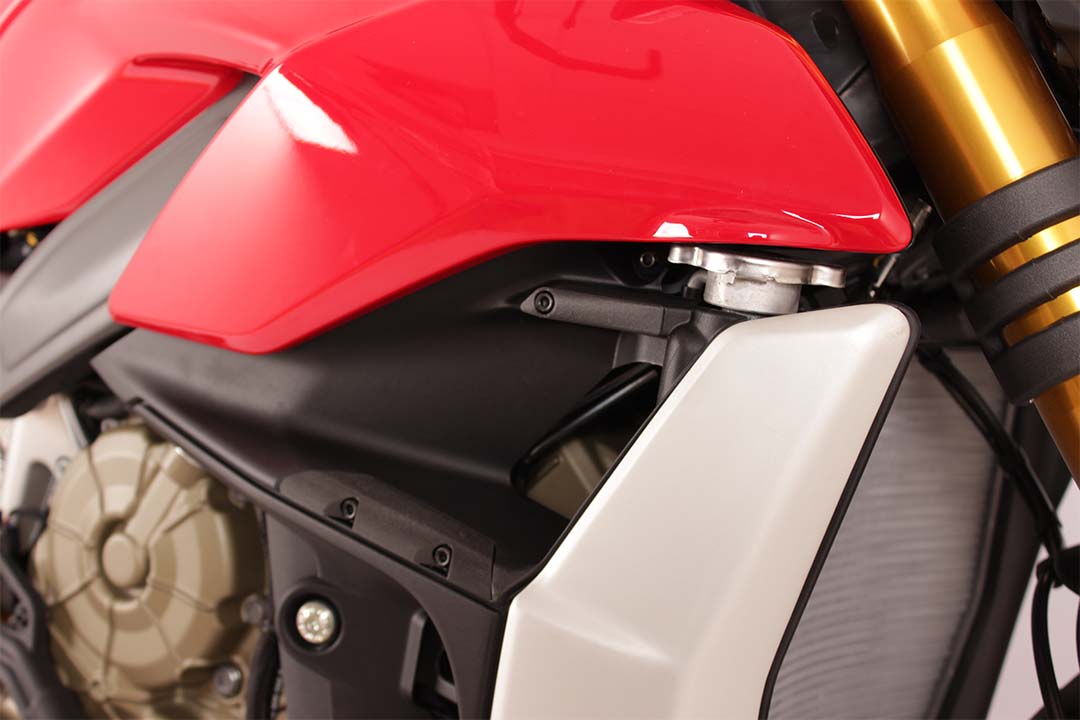 Tapa de ala Gilles, negra, Ducati