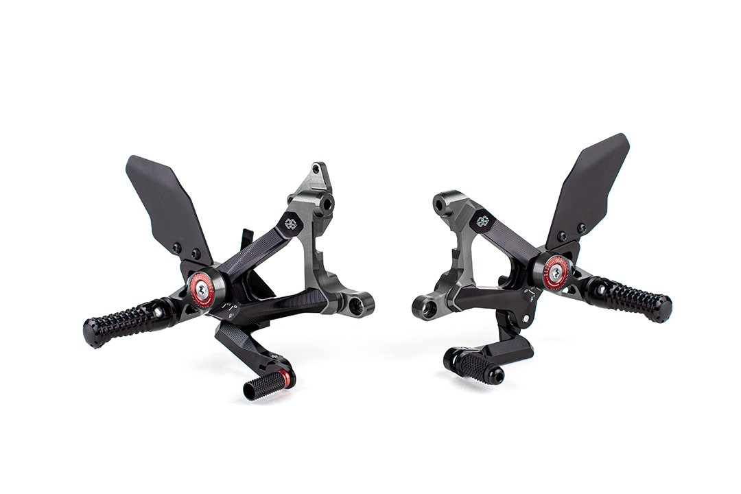 GILLES MUE2 Sistema de estriberas MUE2-D02-B para Ducati Streetfighter 1103 V4S 2020