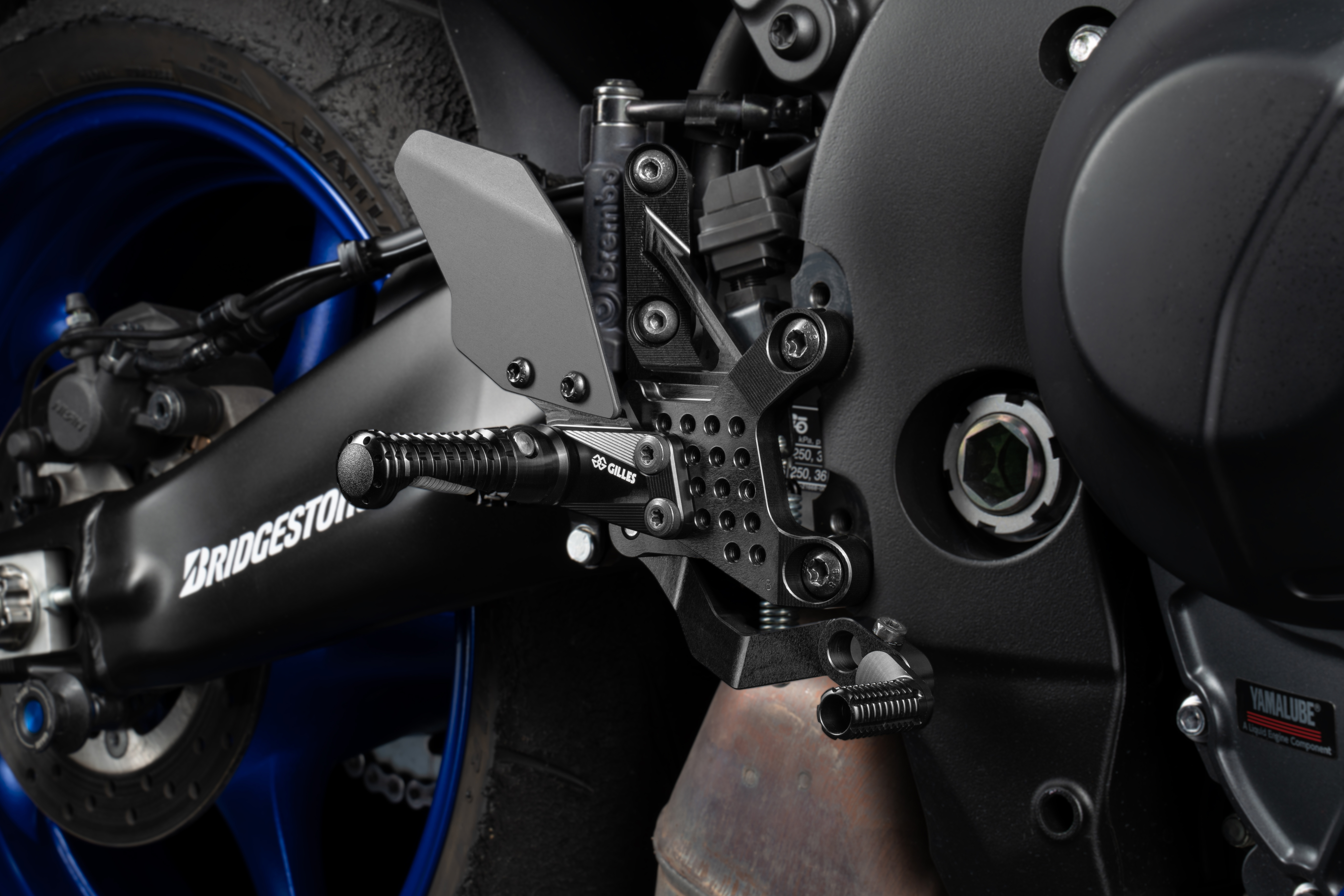 GILLES AS31GT3 reposapiésenanlage negro para Yamaha R9, Tipo RNA3, RNA4, RNA5, 2025-