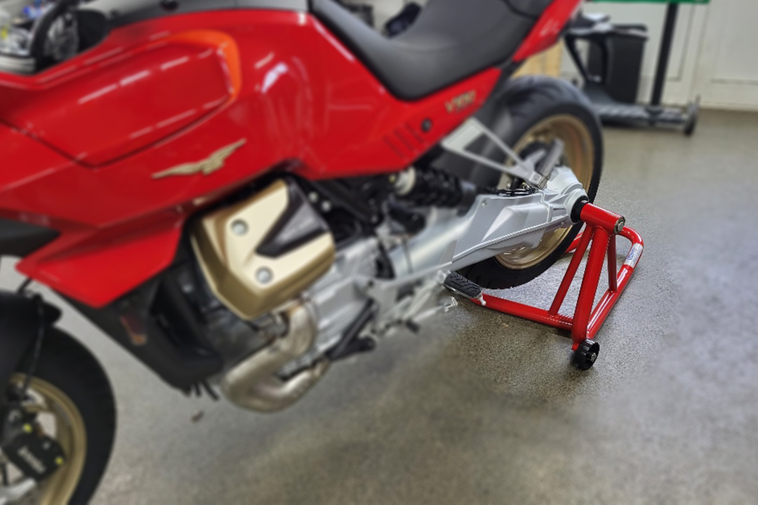 Caballete de montaje trasero para modelos BMW K y Moto Guzzi V100 Mandello