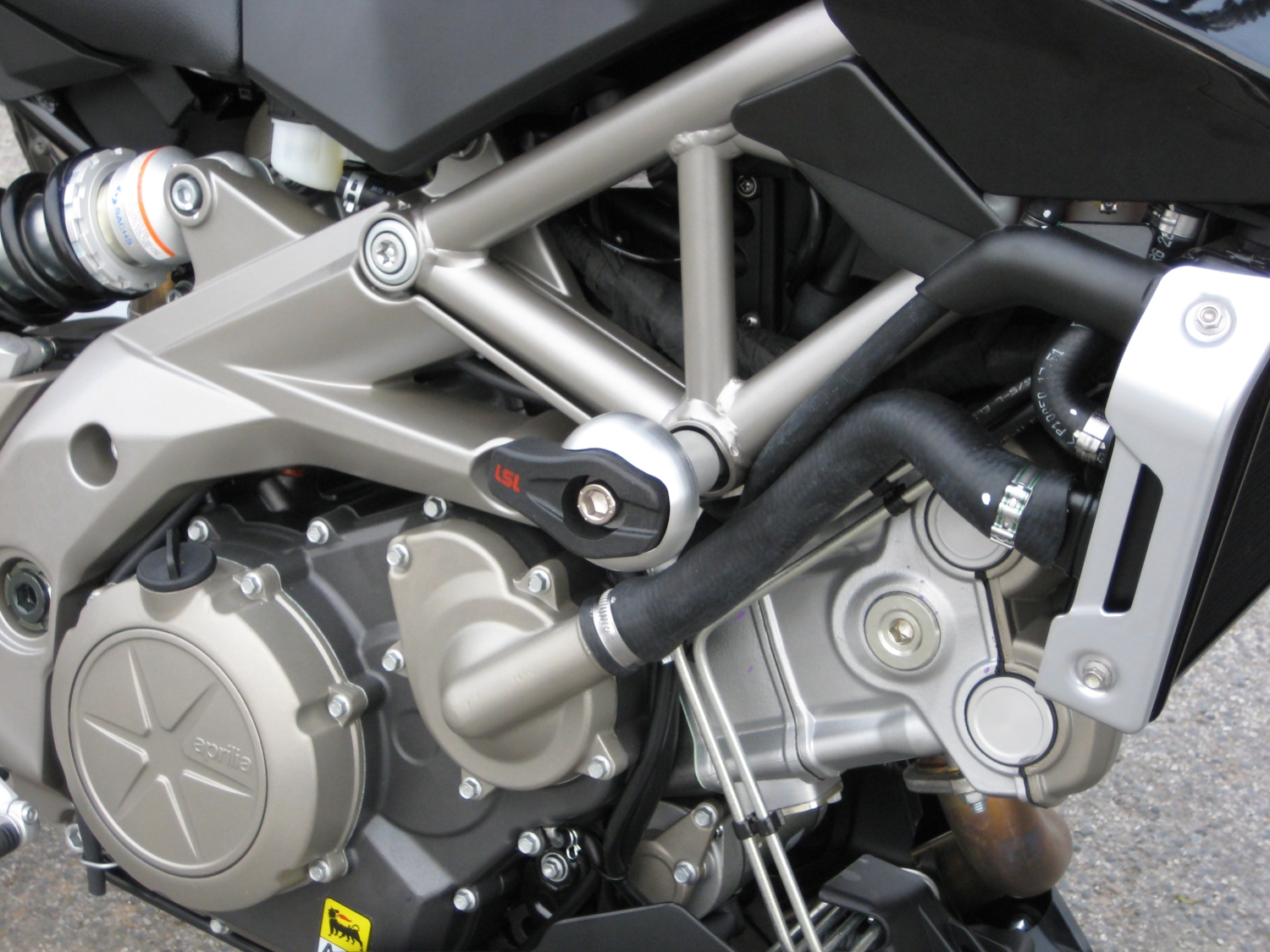 Kit de montaje de topes anticaída LSL, para Aprilia Shiver/Dorsoduro, desde 2008, DS, negro