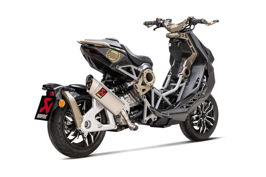 Akrapovic Slip-On Line (Titanium) sistema de escape para Italjet Dragster 125 / 200 a partir del año de modelo 2021-