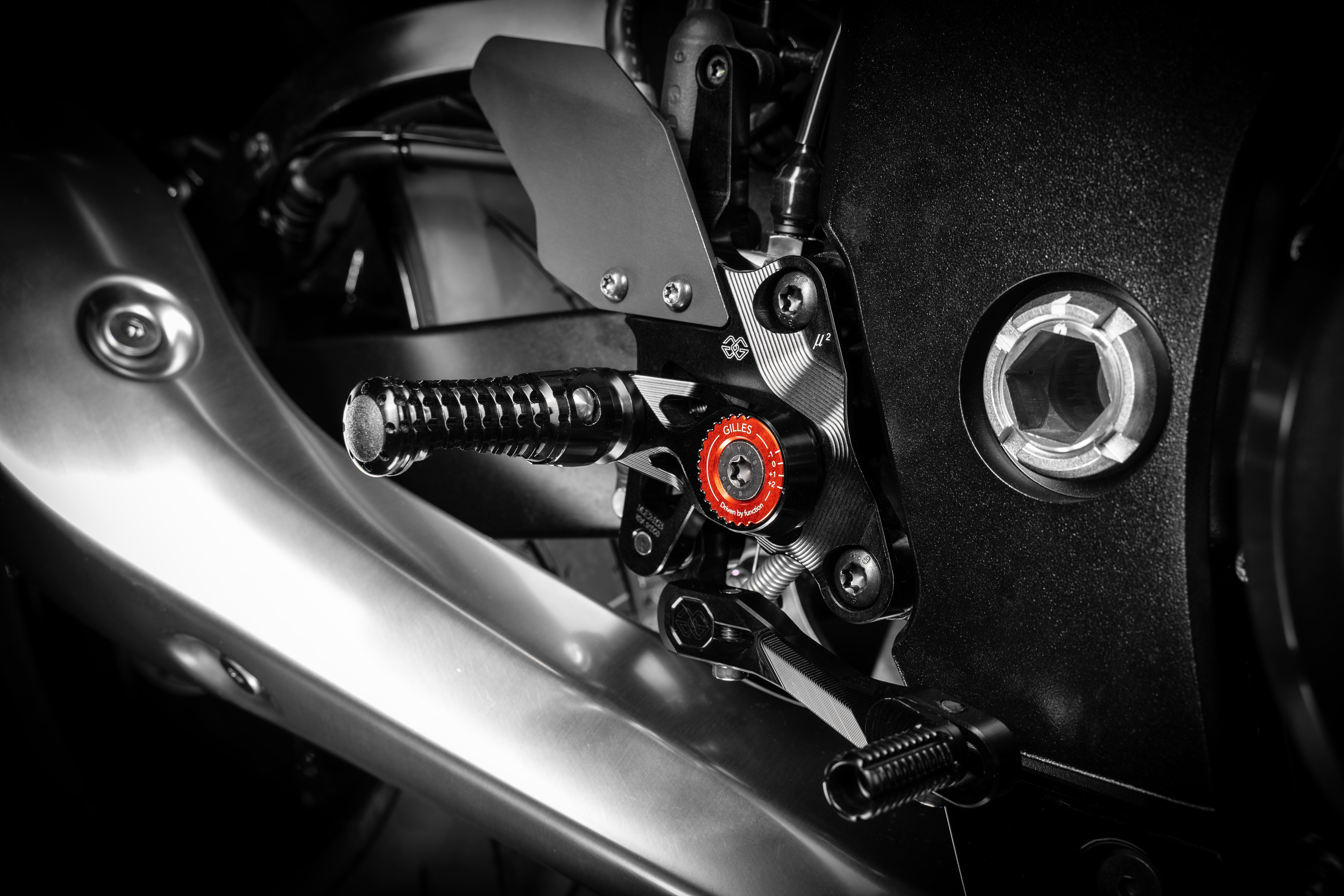 GILLES MUE2 Sistema de estriberas GSX1300R Hayabusa