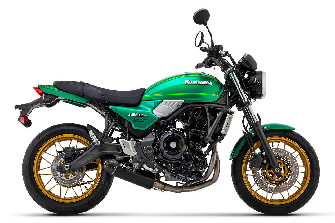 Sistema completo de escape ARROW DARK REBEL con tapa de carbono para Kawasaki Z650 RS año de modelo 2021-