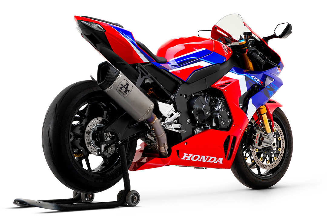 ARROW PISTA Titanio con tubo intermedio de titanio para Honda CBR1000 RR-R a partir del modelo año 2020-