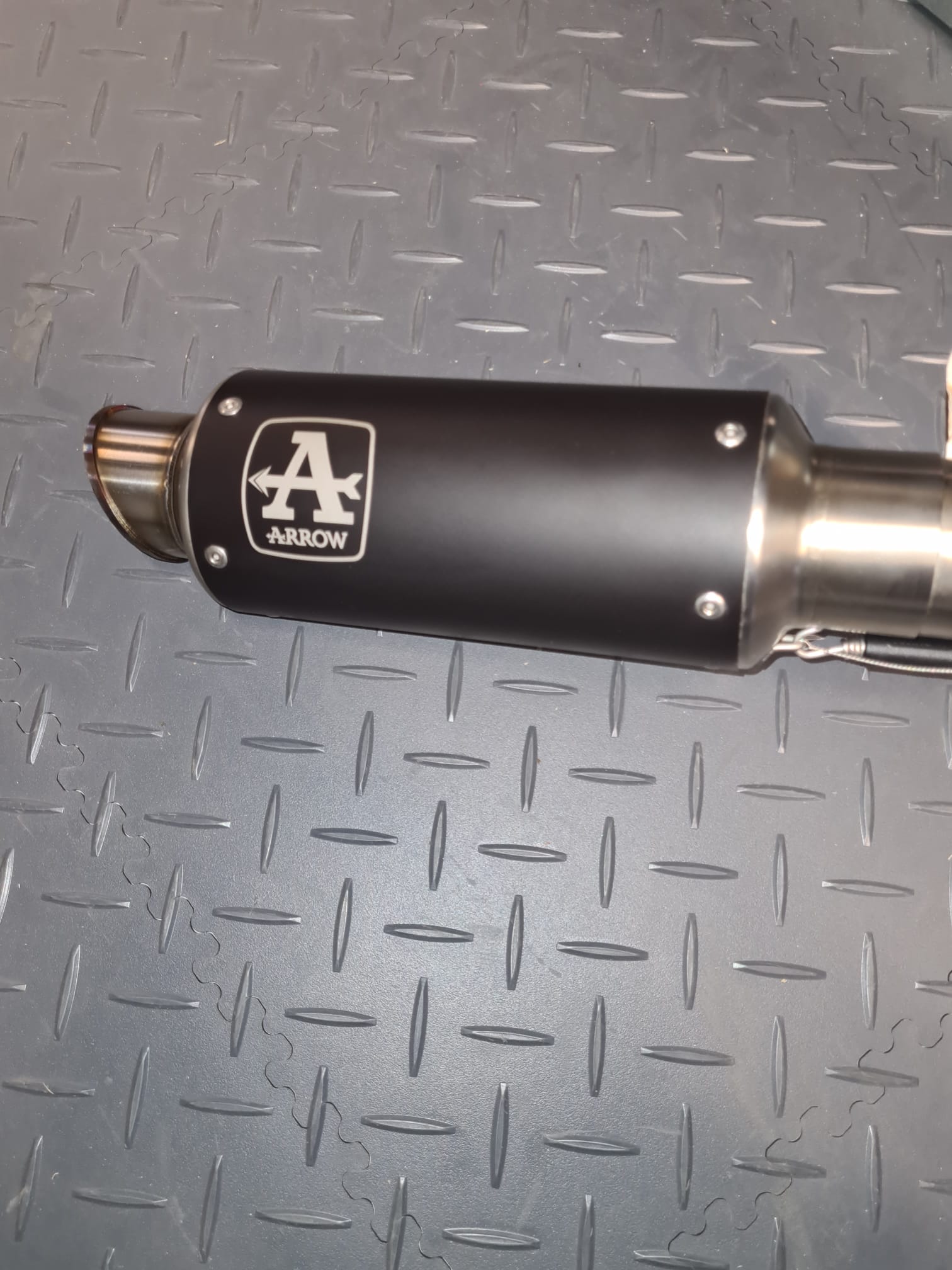 Escape ARROW GP2 para Aprilia Tuono 1100 V4RR Factory 2017- de acero inoxidable