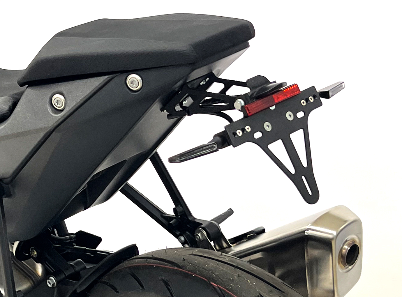 Soporte de matrícula alpha Technik para KTM 990 Duke / 1390 Super Duke R, a partir del año de modelo 2024-, Tipo: KTM R2 Dk
