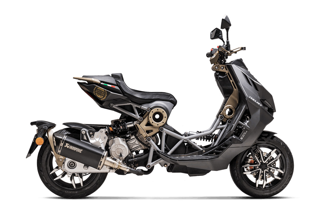 Silenciador Akrapovic Slip-On Line (Titanio) sistema de escape para Italjet Dragster 125 / 200 a partir del año de modelo 2021-