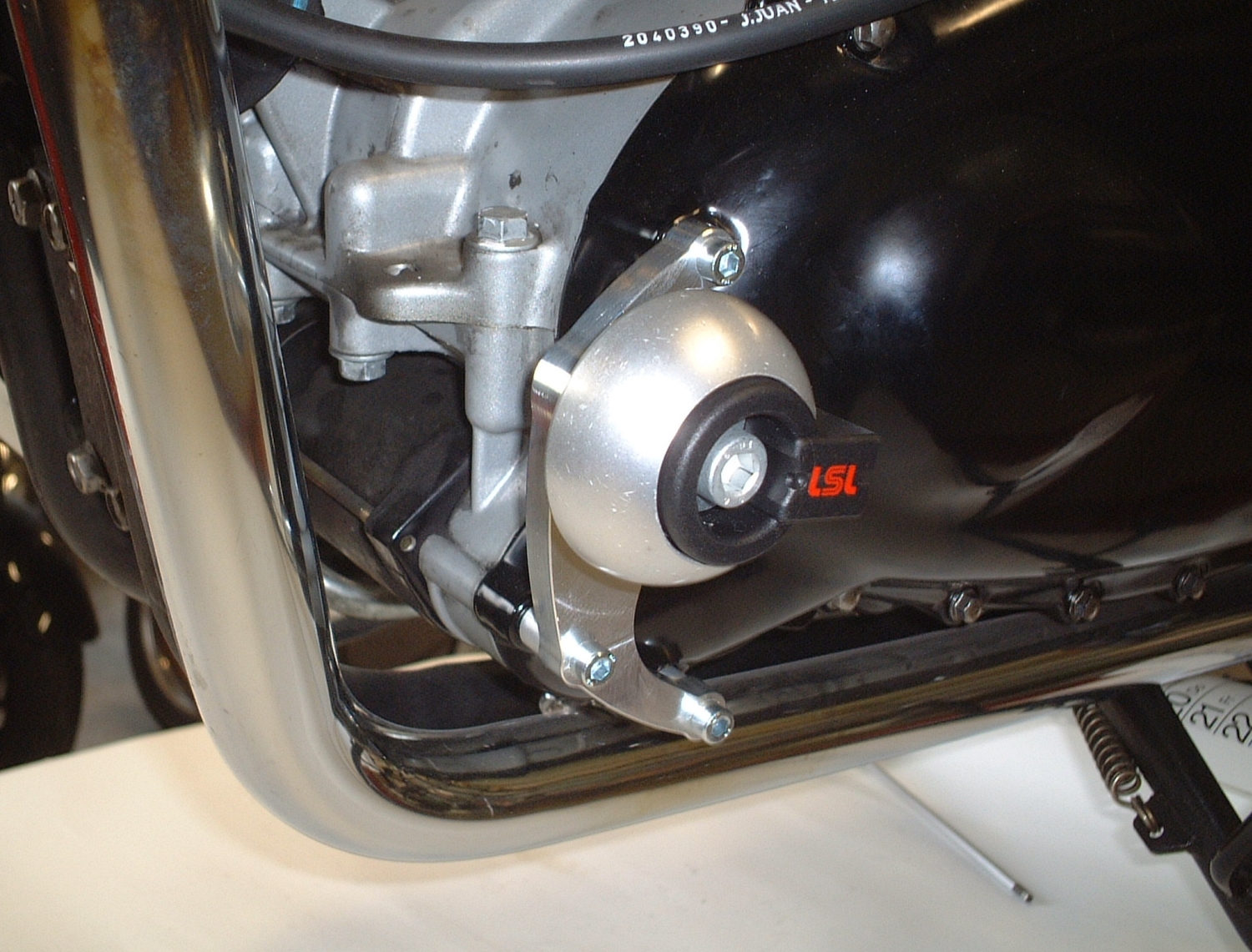Kit de montaje LSL para protector de caída para Triumph Thruxton/Bonneville, negro