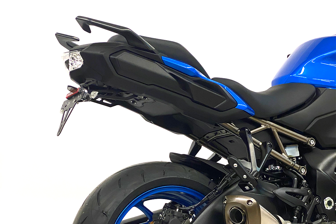 Soporte de matrícula alpha Technik para Suzuki GSX-S1000GT y GSX-S1000GX, Tipo WEK0 / WEK3, Año de modelo 2021-