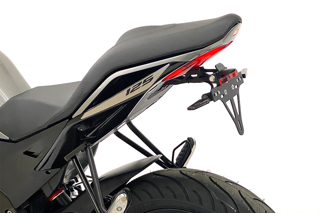 Soporte de matrícula alpha Technik para Aprilia RS125 y Tuono 125, Tipo XA / XT, Año del modelo 2021-
