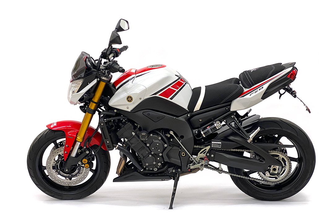 >TRACK< Sistema de Estriberas de color titanio Yamaha FZ1 (Fazer) 2006-2015 / FZ8 (Fazer) 2010-2013 ABE