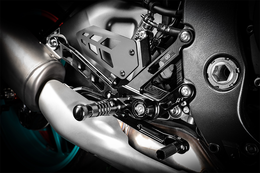 Sistema de estriberas GILLES MUE2 para Yamaha MT-10 año de modelo 2022-