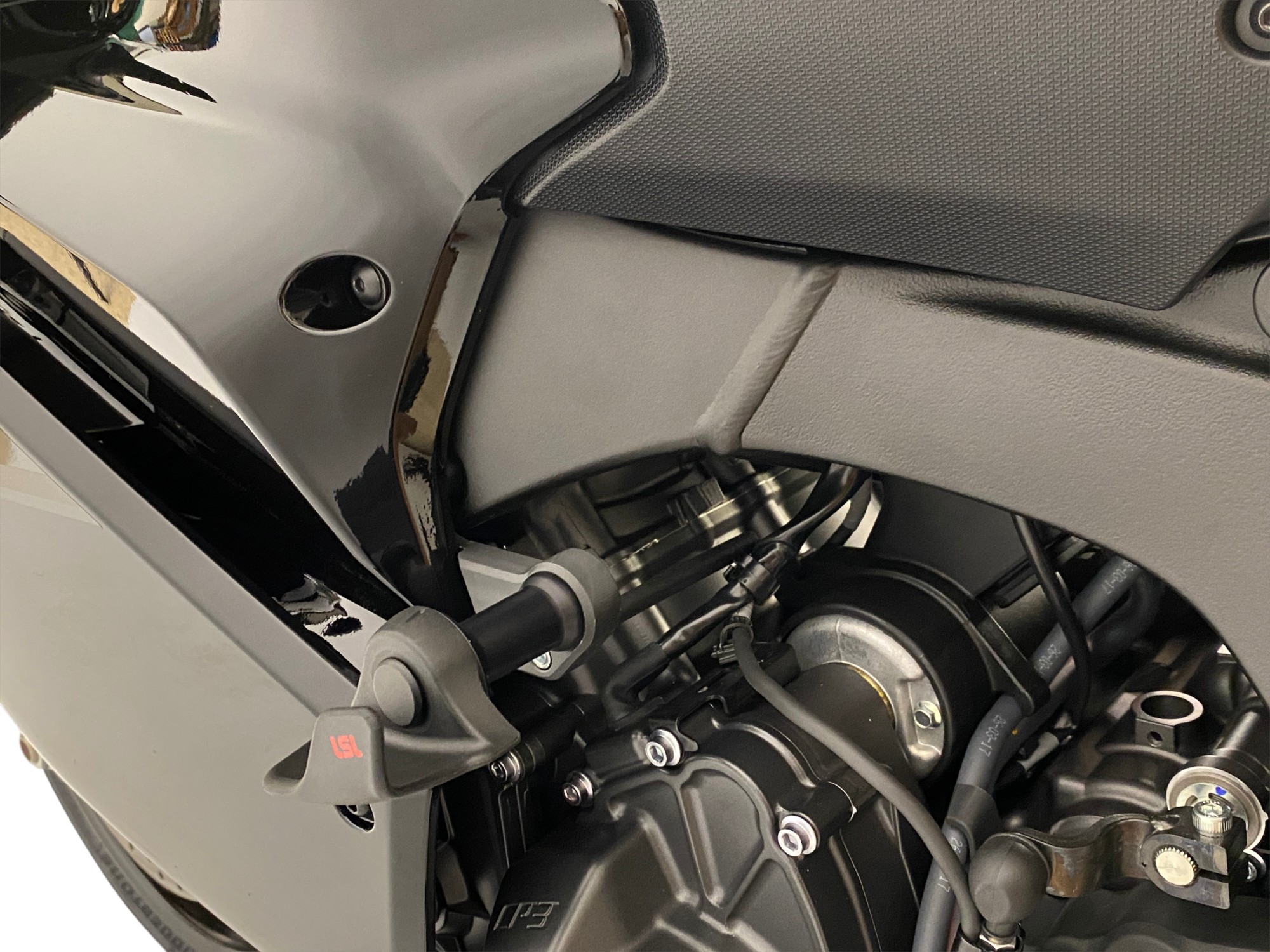 LSL SlideWing Befestigungskit schwarz für Yamaha R9, 2025-