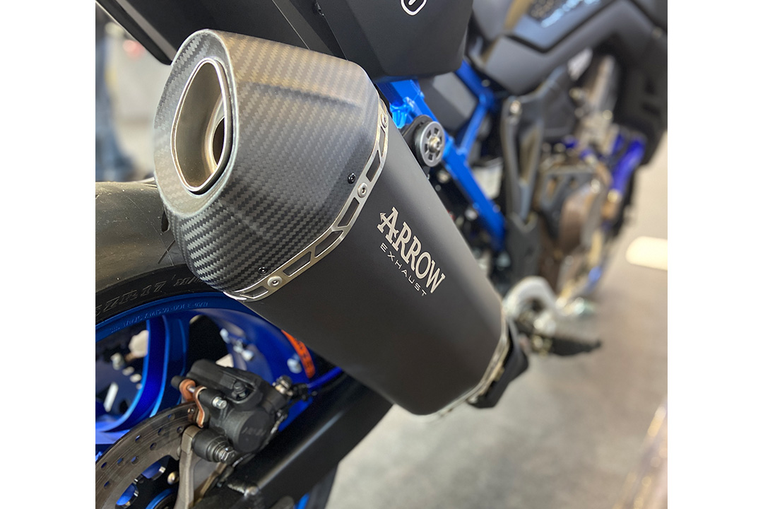 Escape ARROW DARK SONORA para Honda Africa Twin Adventure Sports 2019, titanio oscuro y tapa de carbono