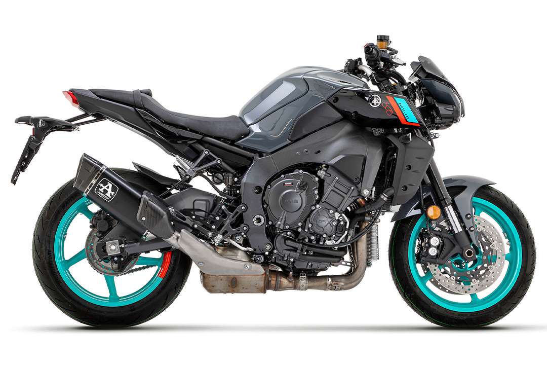 ARROW PISTA DARK Slip-On Titan para Yamaha MT-10 modelo año 2022-