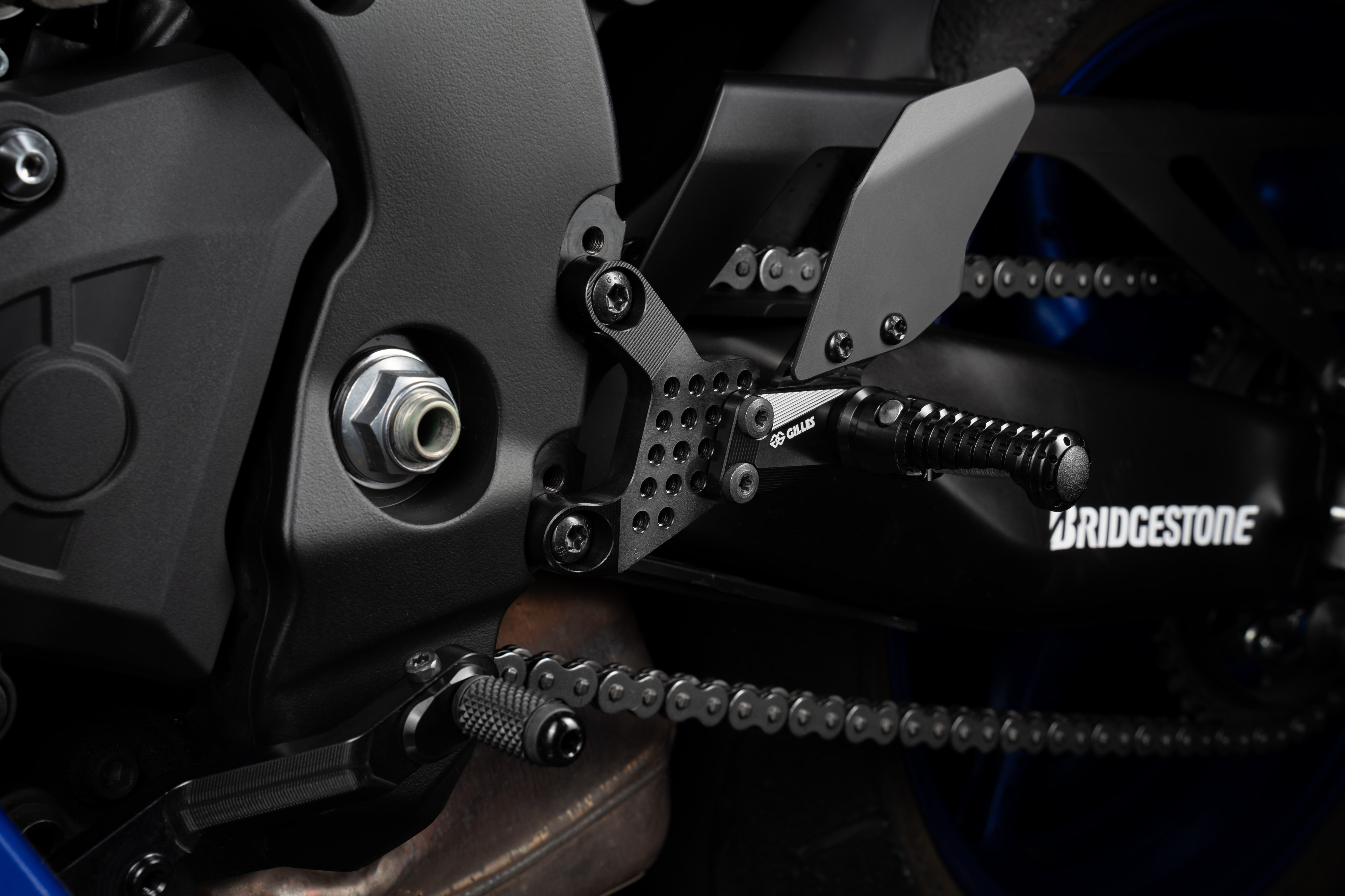 GILLES AS31GT3 reposapiésenanlage negro para Yamaha R9, Tipo RNA3, RNA4, RNA5, 2025-