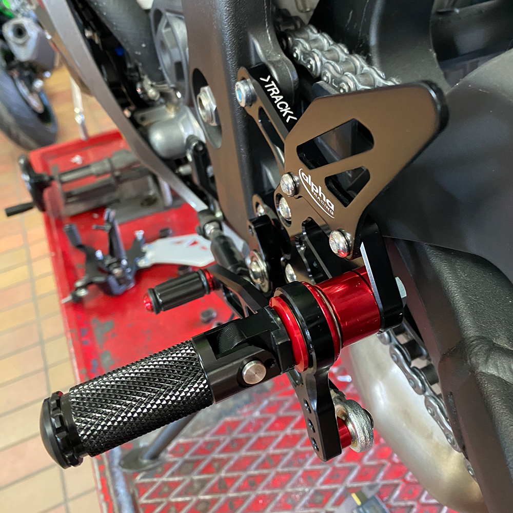>TRACK< Fußrastenanlage schwarz Kawasaki ZX10R 2016-