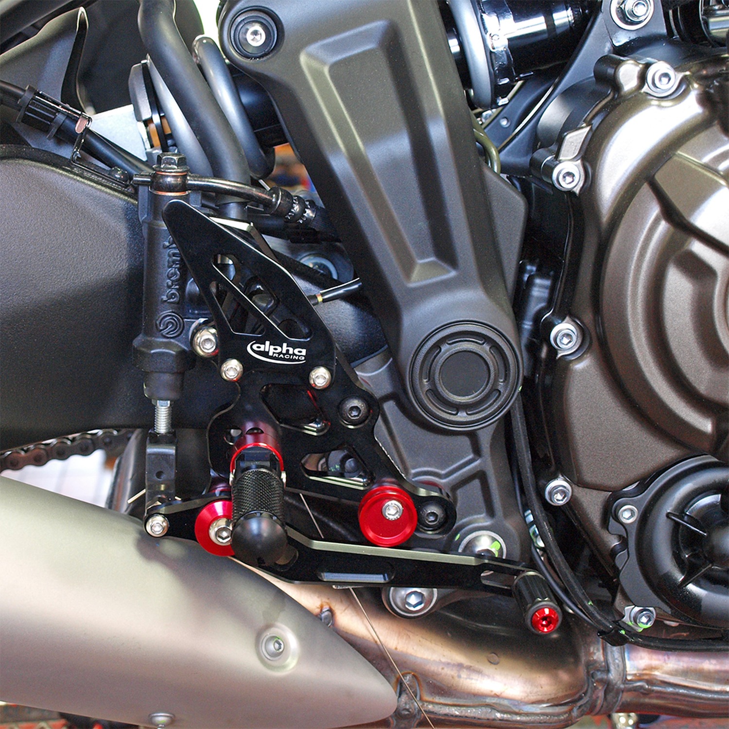 >TRACK< Sistema de estriberas negro Yamaha MT07 desde 2014 / MT07 Tracer desde 2017 / Tracer 700 desde 2018 / XSR700 desde 2016 ABE