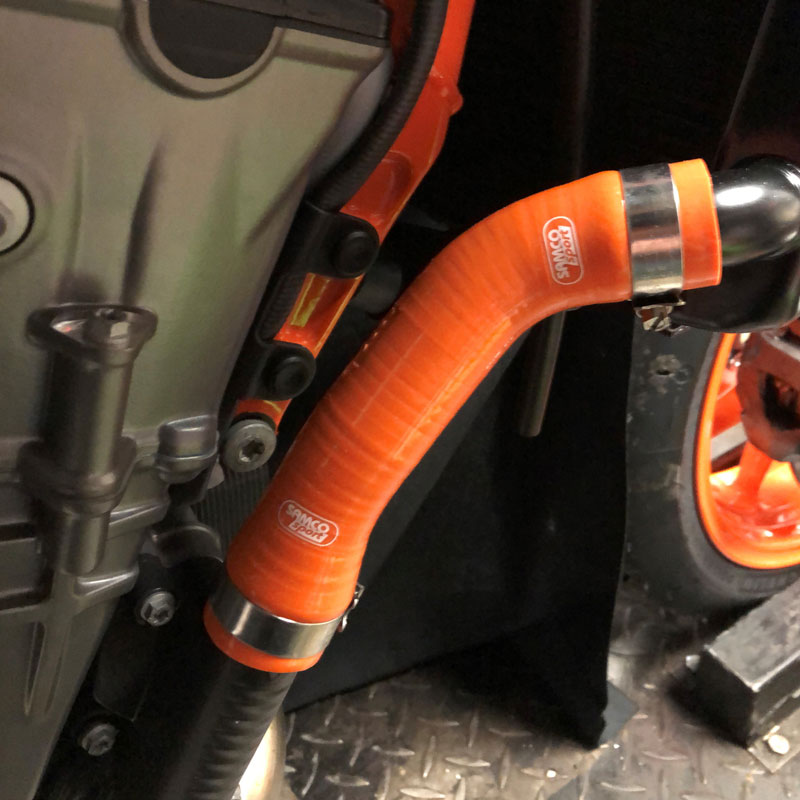 Kit de mangueras de silicona SAMCO SPORT naranja para KTM 890 Duke R Año del modelo 2020-2024