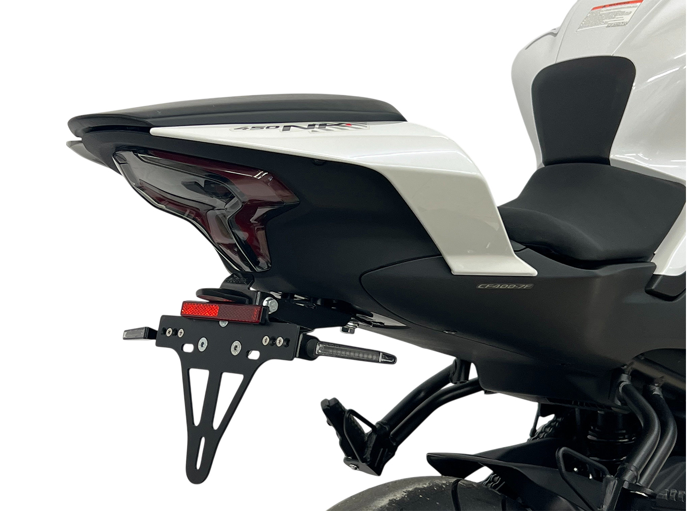 alpha Technik Soporte de matrícula CF Moto 400NK, año de modelo 2024-.