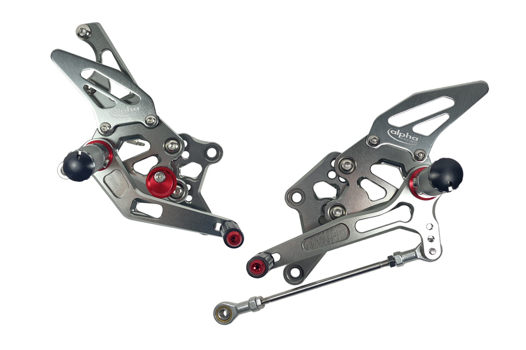 Sistema de reposapiés >TRACK< color titanio Yamaha YZF-R3 / MT-03 a partir del modelo 2017-