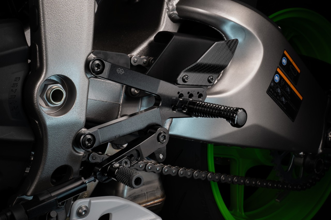 GILLES FXR2 reposapiés negro para Kawasaki ZX-6R 2024-