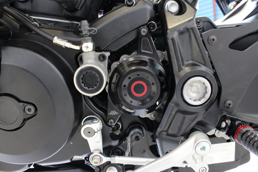 Tapa de piñón Gilles, negra, para Yamaha MT-10 RN45