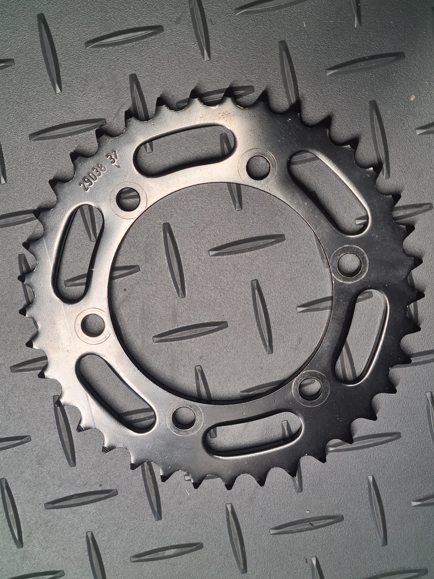 corona de Acero, 37 Dientes, Paso 525