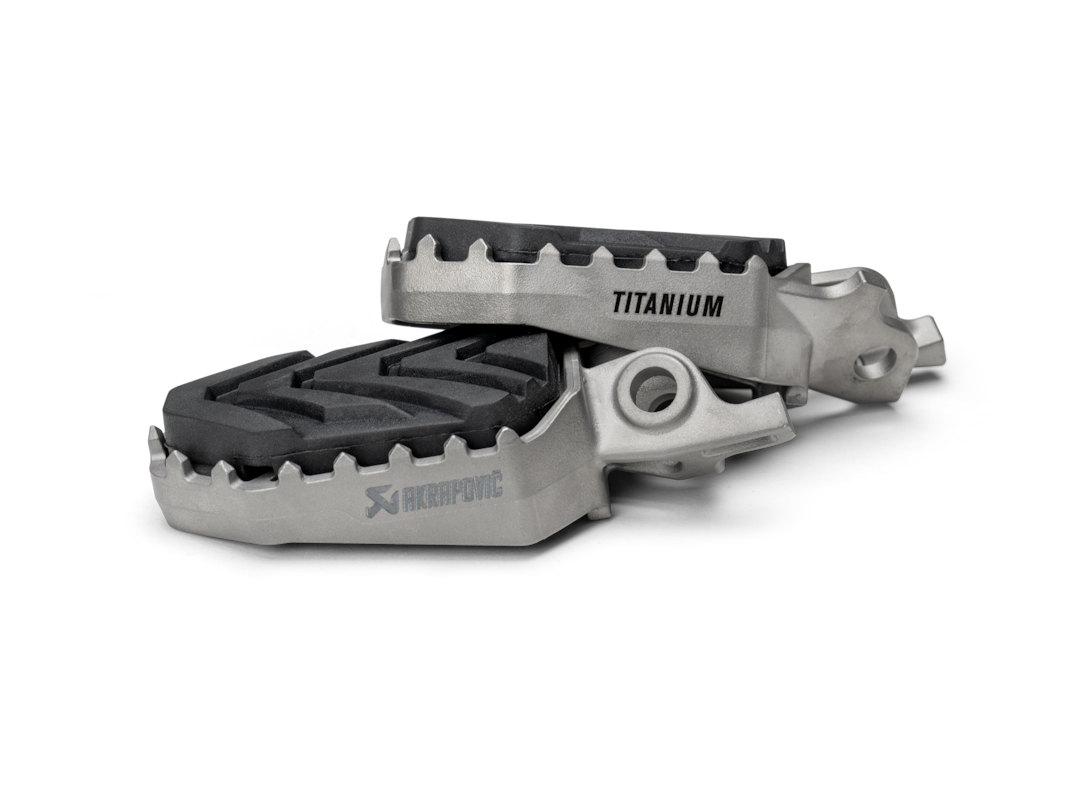 Akrapovic Adventure reposapiésen de Titanio para Honda CRF1000L Africa Twin, CRF1100L Africa Twin, Adventure Sports