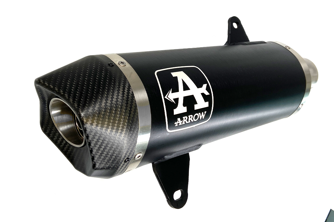 Silenciador ARROW DARK URBAN con tapa de carbono para Yamaha X-Max 300 y Tricity 300 a partir del año modelo 2021-