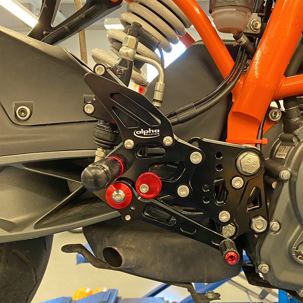 >TRACK< Sistema de estriberas negro KTM RC390 2014- ABE