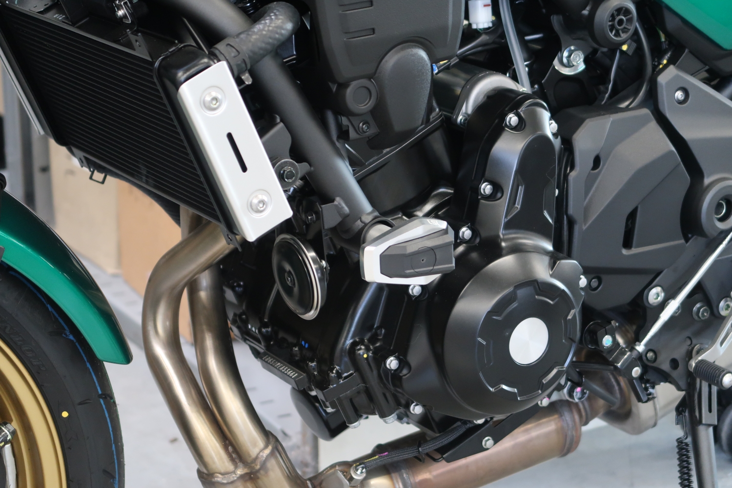 Kit de montaje de topes anticaída LSL para Kawasaki Z650, 2017-, negro